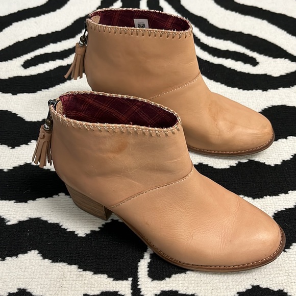 TOMS Leila Leather Bootie in Tan Size 7.5 - Picture 2 of 14